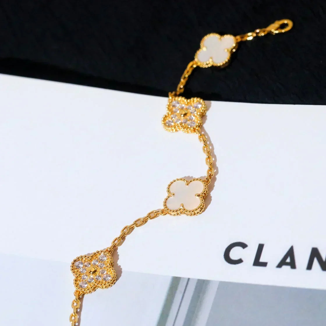 [⭐Seralia]CLOVER WHITE PEARL MOP 5 MOTIF BRACELET COLLECTION