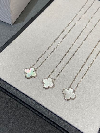 [⭐Seralia]CLOVER MEDIUM SILVER WHITE MOP NECKLACE