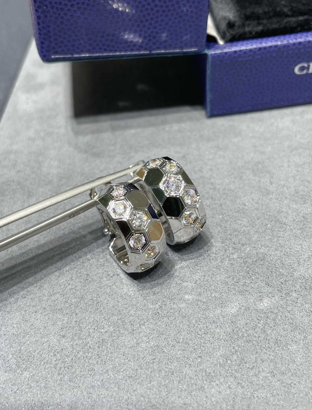[⭐Seralia]BEE LOVE DIAMOND HOOP EARRINGS