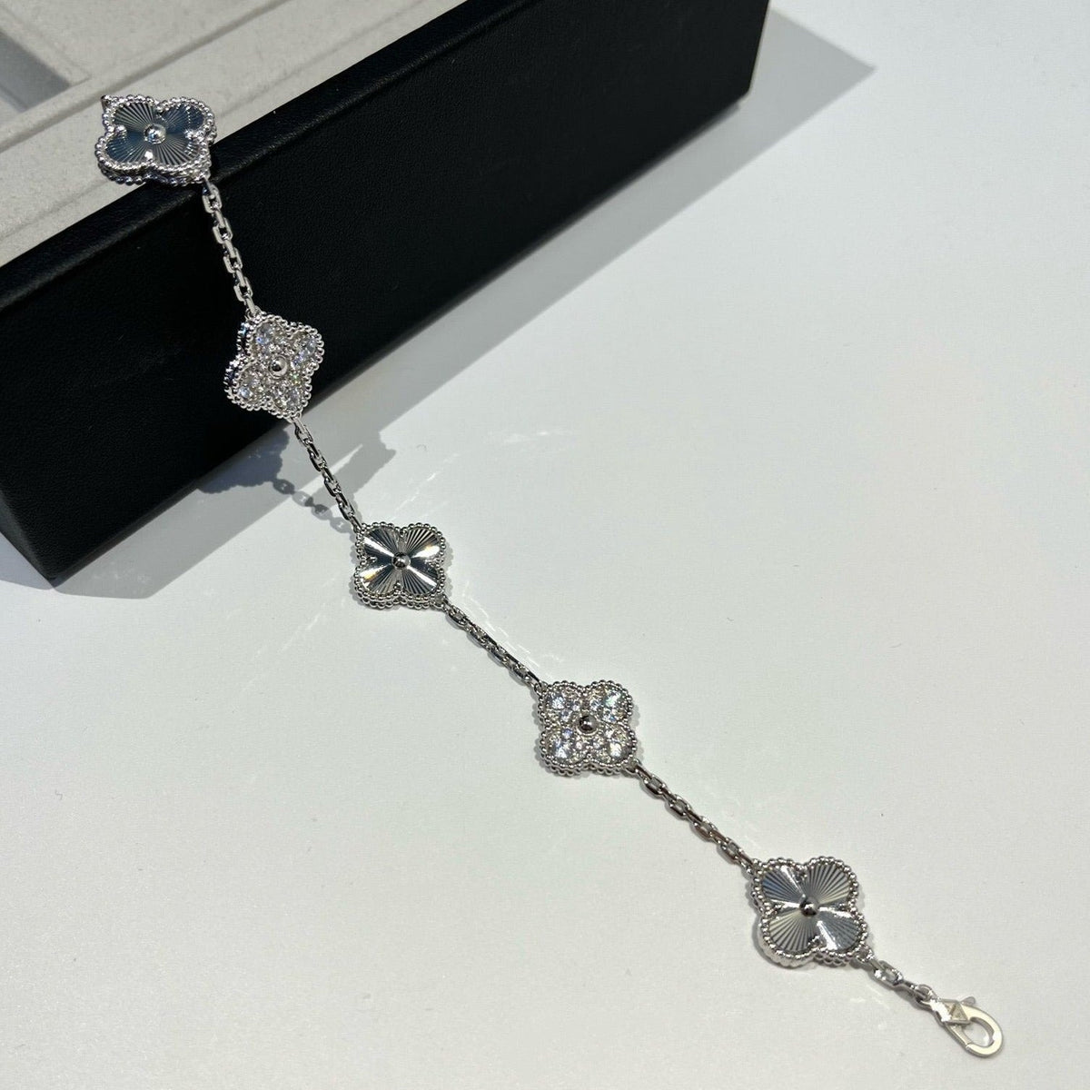 [⭐Seralia] CLOVER 5 MOTIF LASER BRACELET COLLECTION