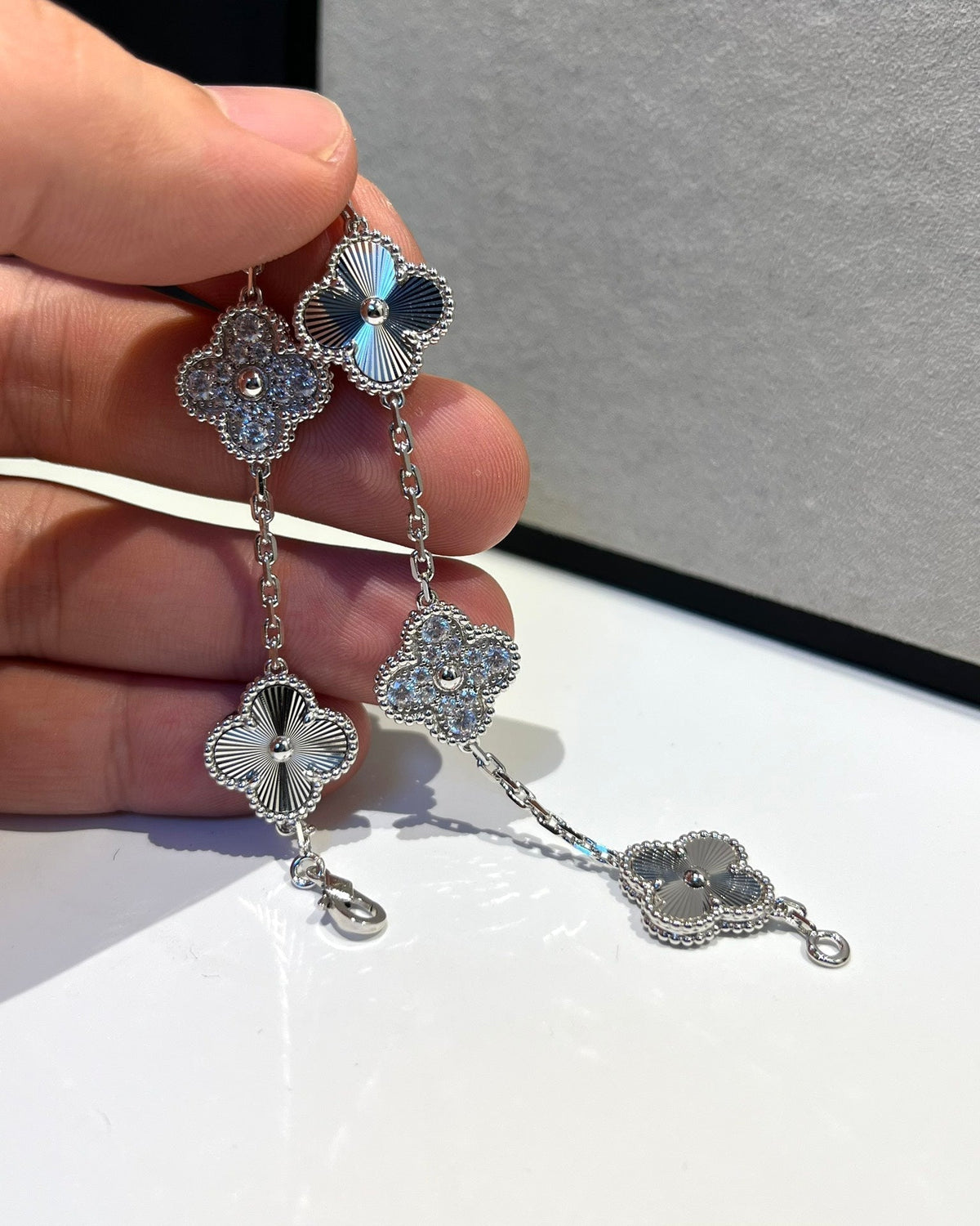 [⭐Seralia] CLOVER 5 MOTIF LASER BRACELET COLLECTION