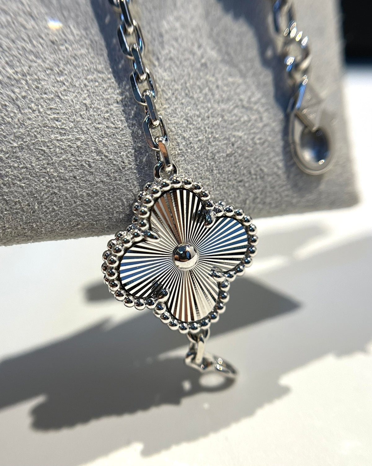 [⭐Seralia] CLOVER 5 MOTIF LASER BRACELET COLLECTION