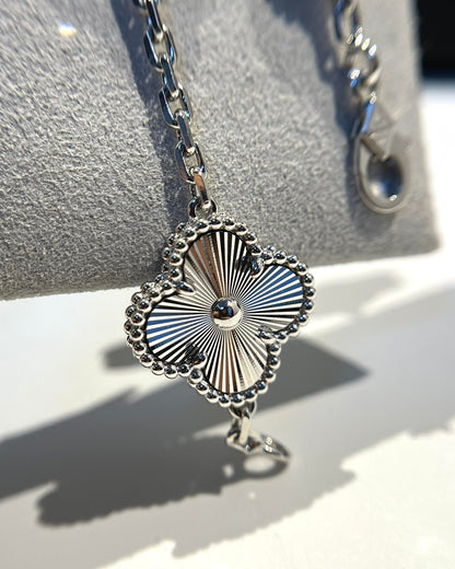[⭐Seralia] CLOVER 5 MOTIF LASER BRACELET COLLECTION