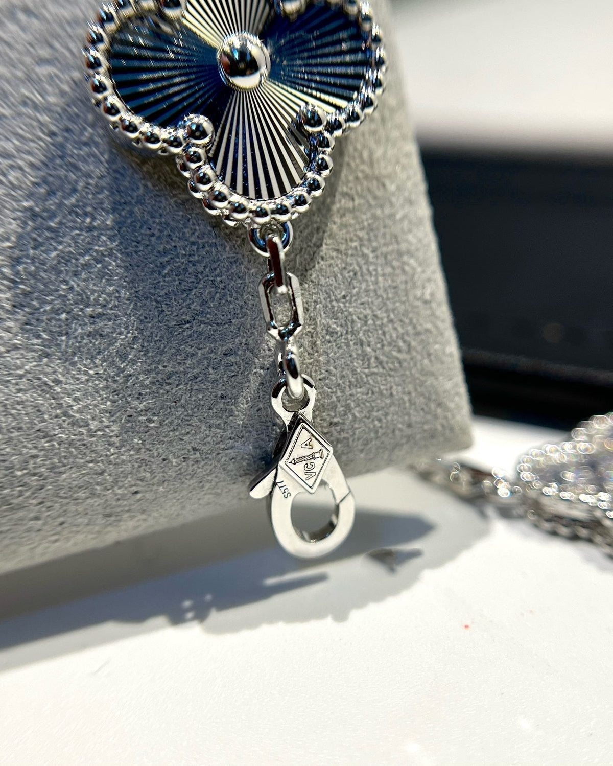 [⭐Seralia] CLOVER 5 MOTIF LASER BRACELET COLLECTION