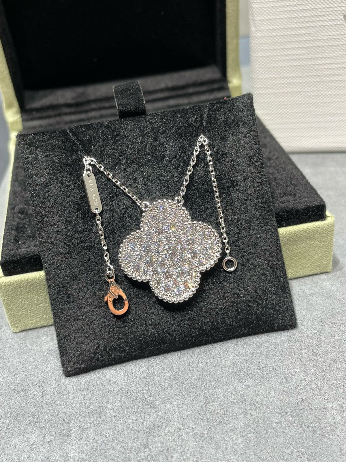 [⭐Seralia]CLOVER 25MM LARGE PENDANT DIAMOND PAVED SILVER NECKLACE