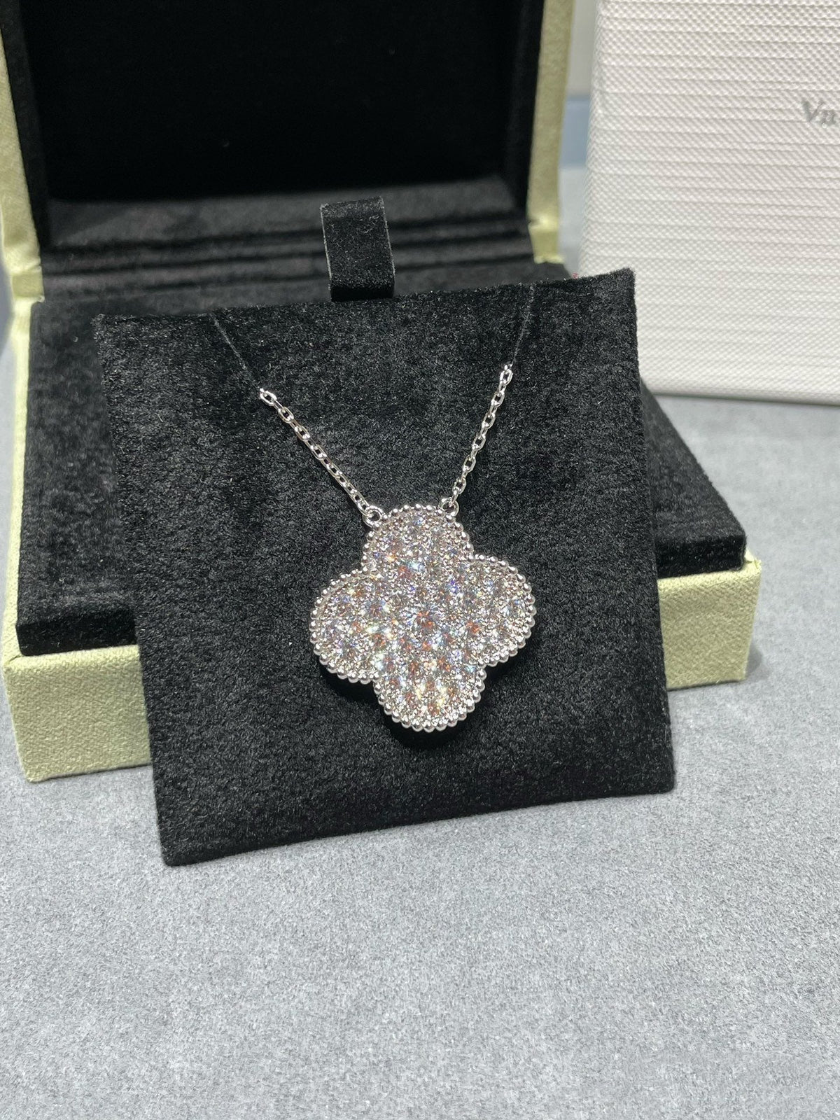 [⭐Seralia]CLOVER 25MM LARGE PENDANT DIAMOND PAVED SILVER NECKLACE