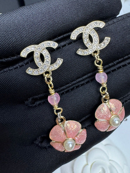 [⭐Seralia]26C Pink Camellia Enamel Pendant with Double C Earrings