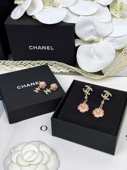 [⭐Seralia]26C Pink Camellia Enamel Pendant with Double C Earrings