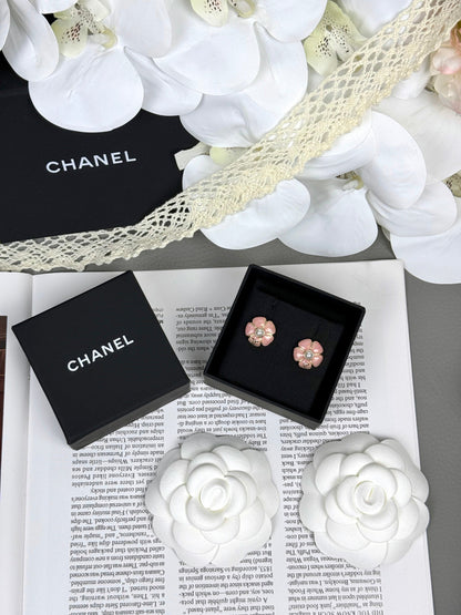 [⭐Seralia]26C Pink Camellia Pearl Enamel Stud Earrings