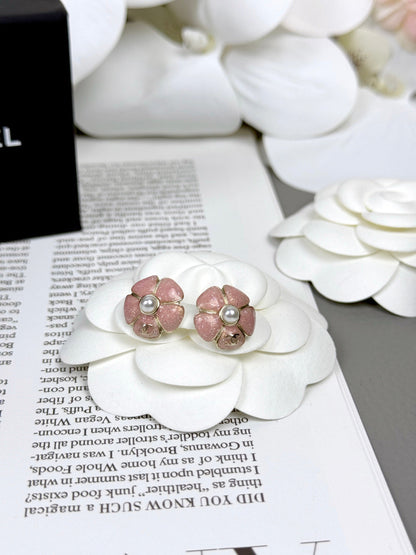[⭐Seralia]26C Pink Camellia Pearl Enamel Stud Earrings