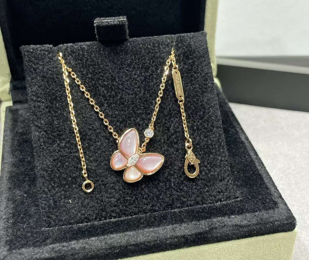 [⭐Seralia]BUTTERFLY PINK MOTHER-OF-PEARL DIAMOND NECKLACE