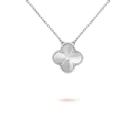 [⭐Seralia]CLOVER  15MM DIAMOND LASER NECKLACE SILVER