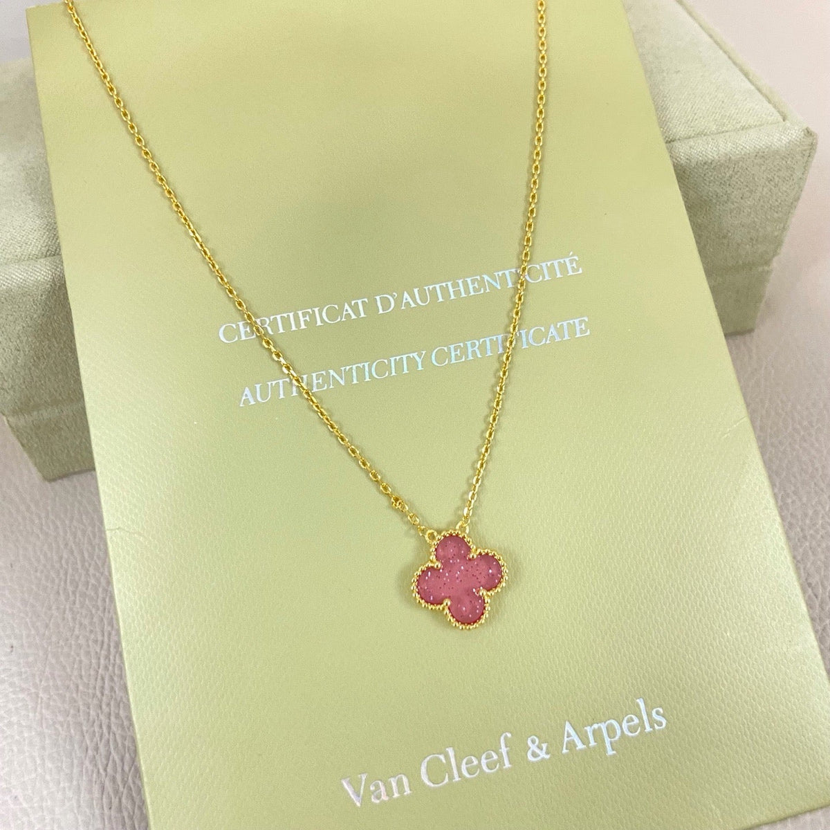 [⭐Seralia]15MM BUBBLE PINK ENAMEL SINGLE-FLOWER FOUR-LEAF CLOVER NECKLACE