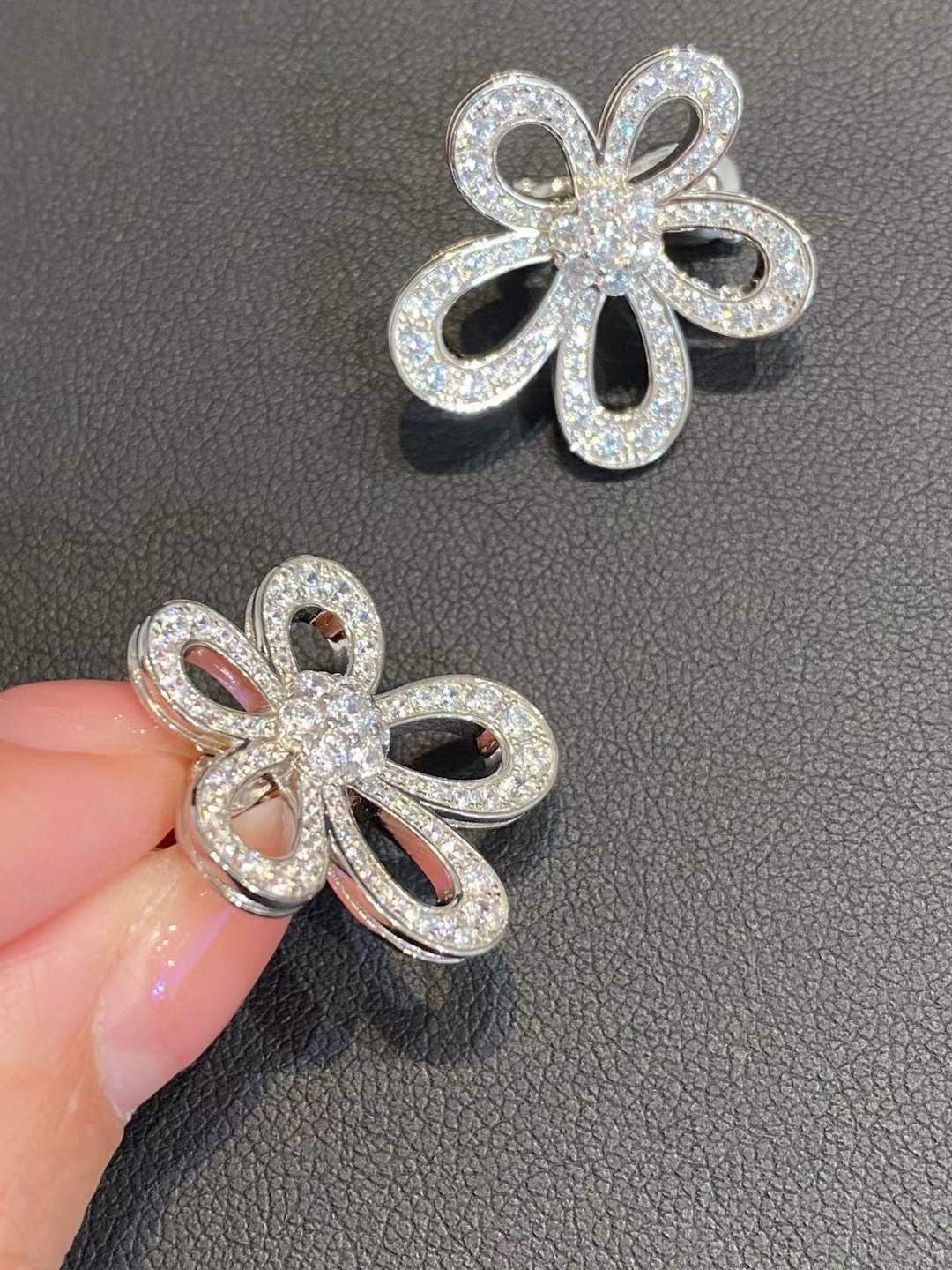 [⭐Seralia]FLOWERLACE EARRINGS FULL DIAMONDS