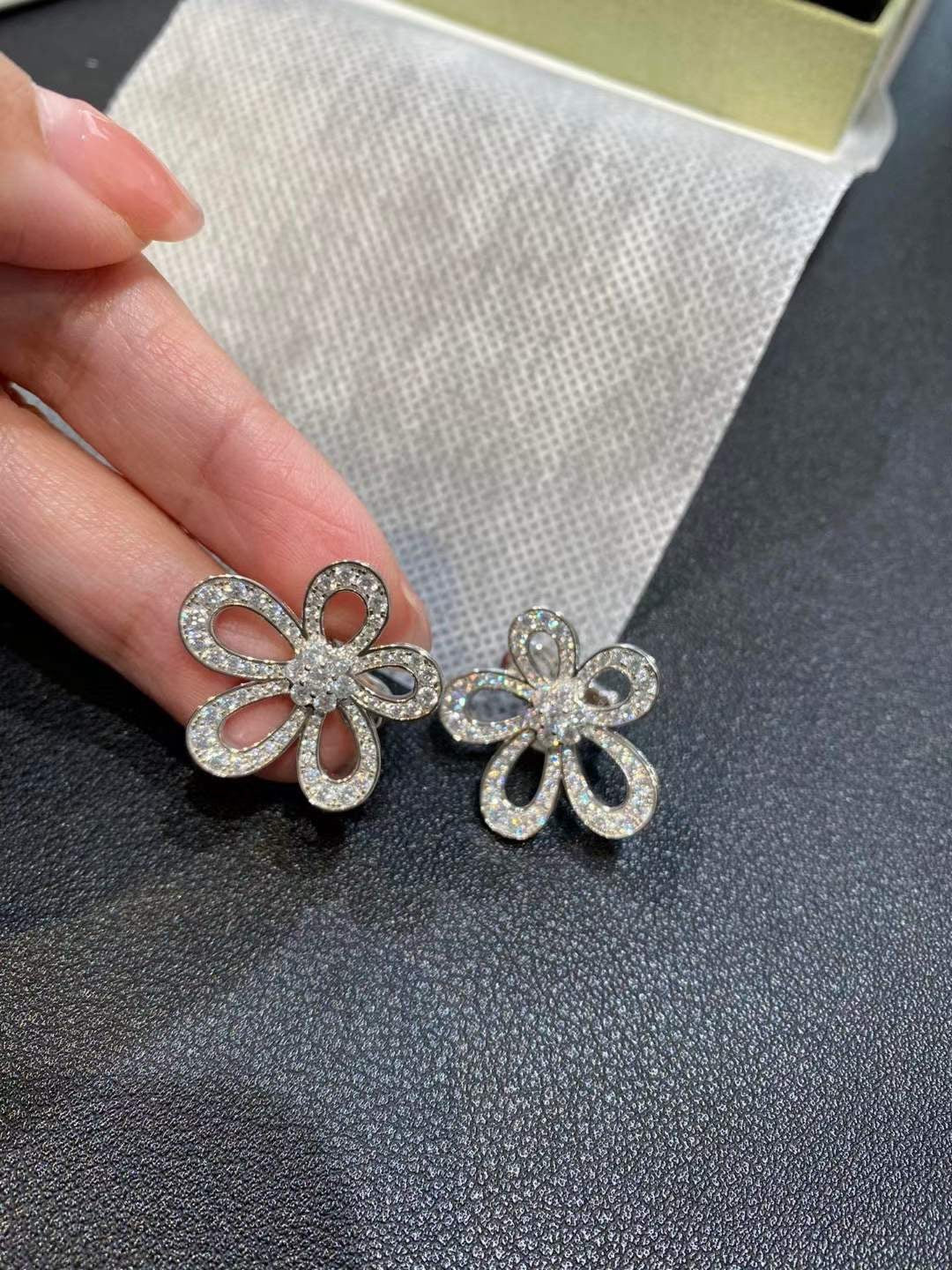 [⭐Seralia]FLOWERLACE EARRINGS FULL DIAMONDS