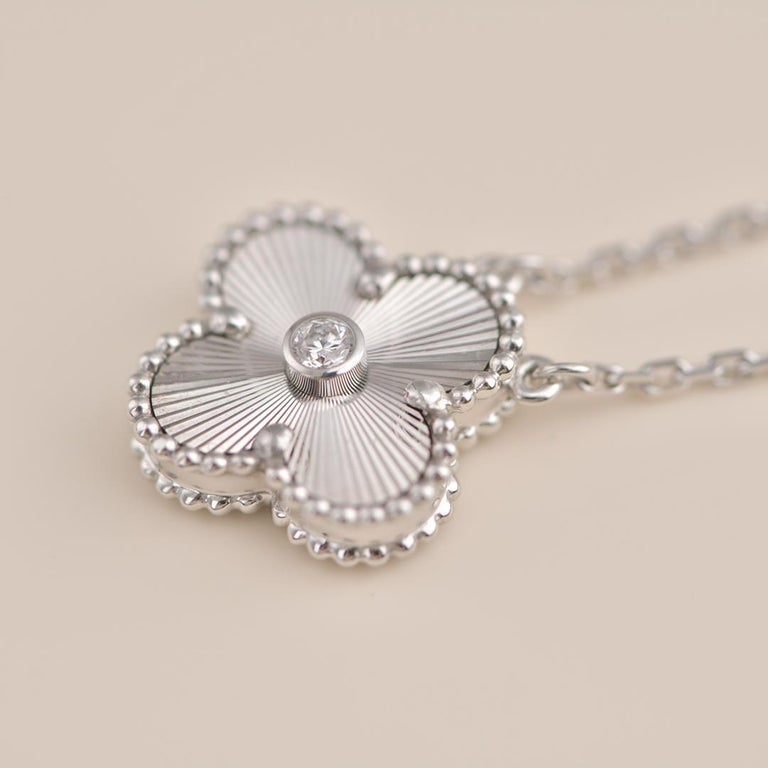 [⭐Seralia]CLOVER  15MM DIAMOND LASER NECKLACE SILVER
