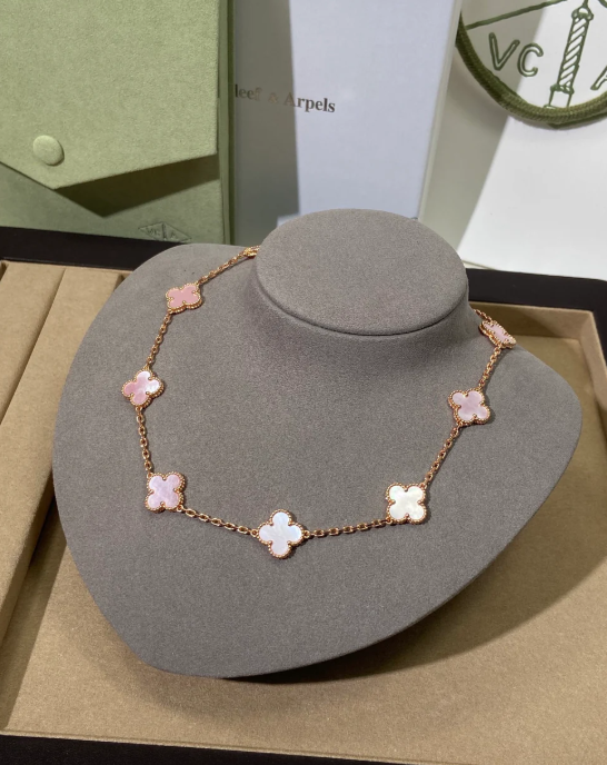 [⭐Seralia Jewellery] Pink Necklace with Ten Clover Designs