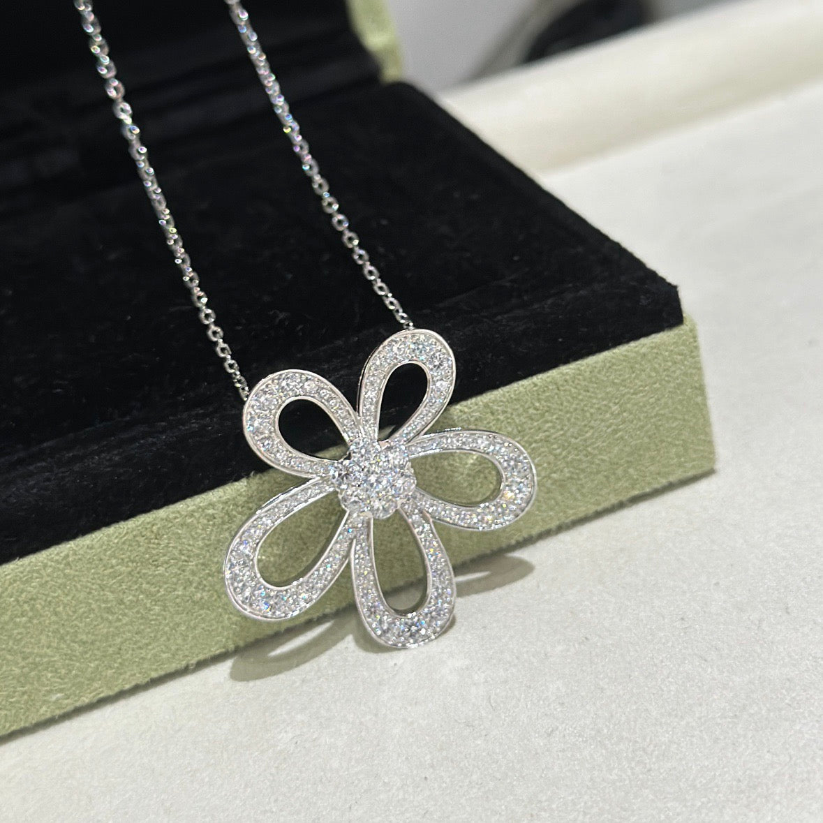 [⭐Seralia]FLOWERLACE NECKLACE FULL DIAMONDS