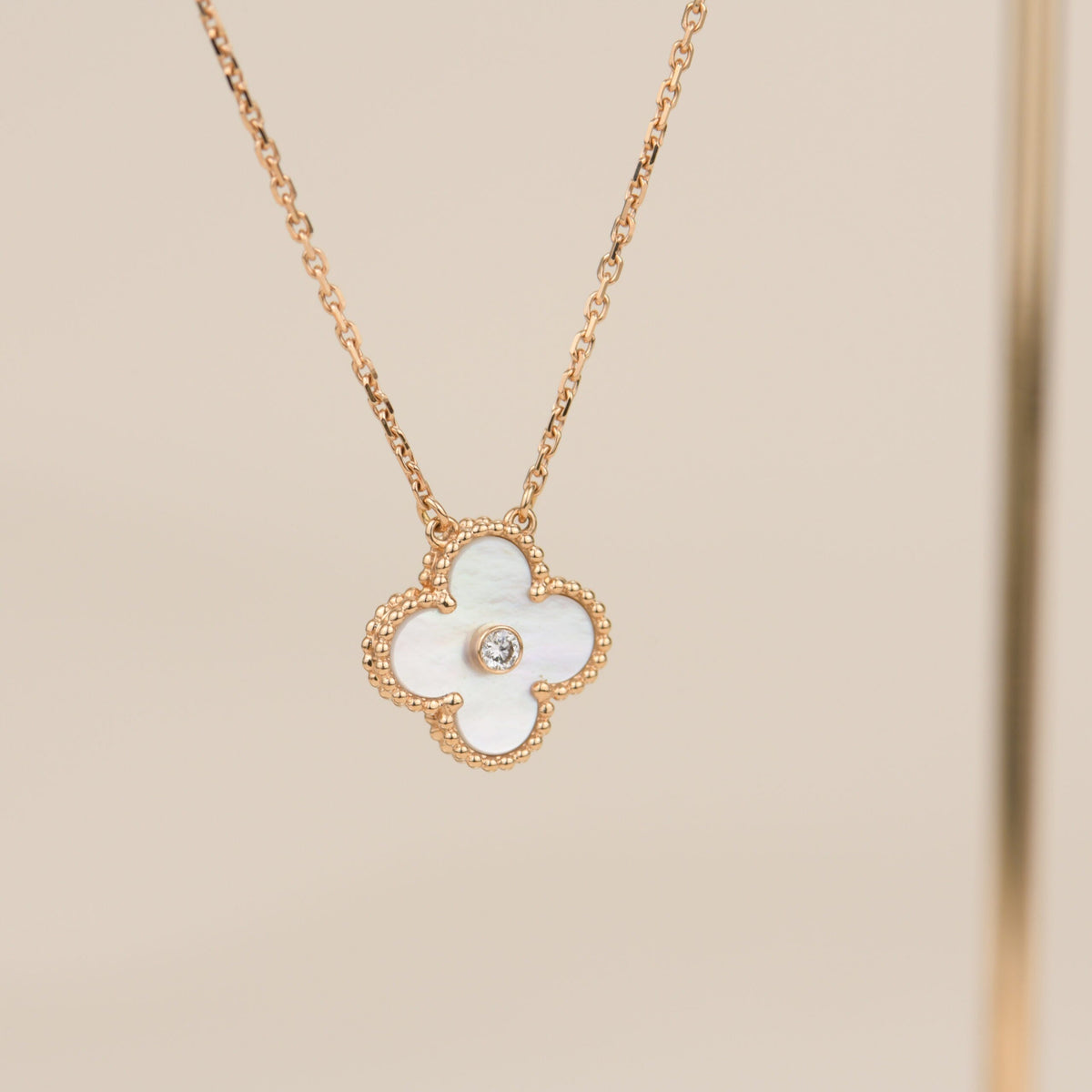 [⭐Seralia]CLOVER 15MM DIAMOND WHITE FRITILLARIA NECKLACE