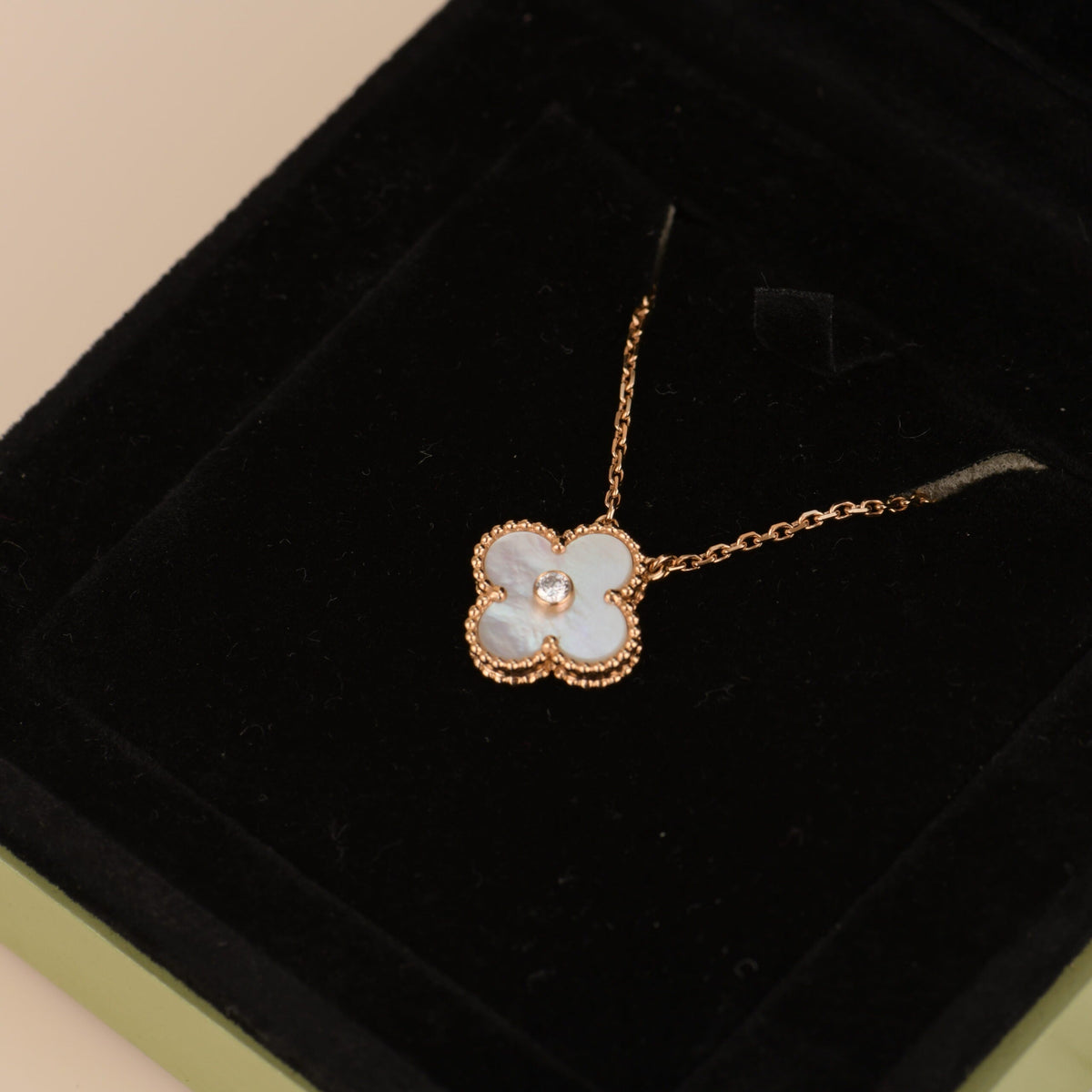 [⭐Seralia]CLOVER 15MM DIAMOND WHITE FRITILLARIA NECKLACE