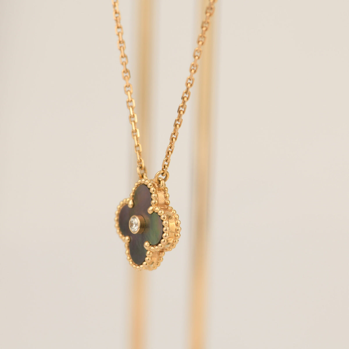 [⭐Seralia]CLOVER 15MM DIAMOND AND MOTHER-OF-GREY NECKLACE