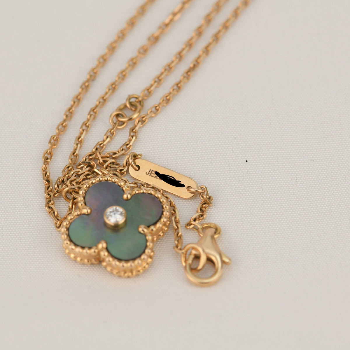 [⭐Seralia]CLOVER 15MM DIAMOND AND MOTHER-OF-GREY NECKLACE