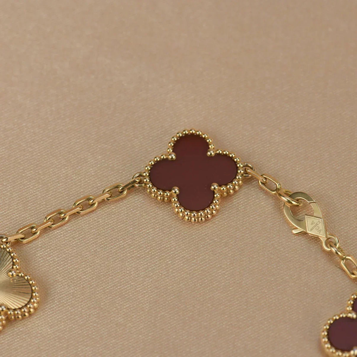 [⭐Seralia] CLOVER 5 MOTIF RED CORNELIAN BRACELET COLLECTION