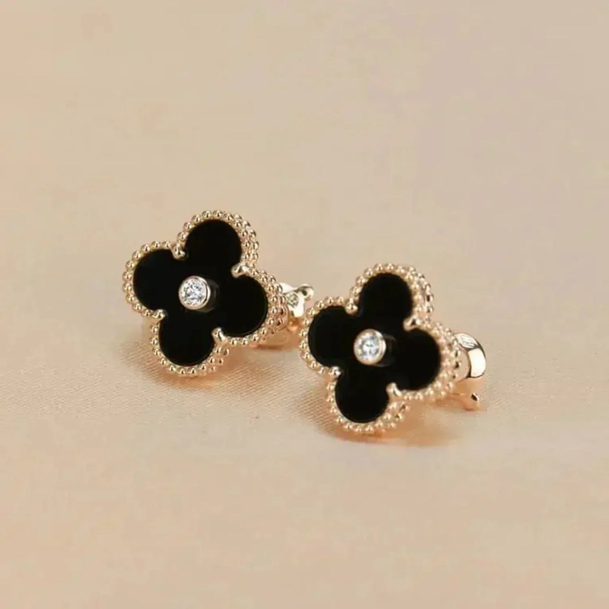 [⭐Seralia]CLOVER MEDIUM 1 MOTIFS ONYX DIAMOND EARRINGS