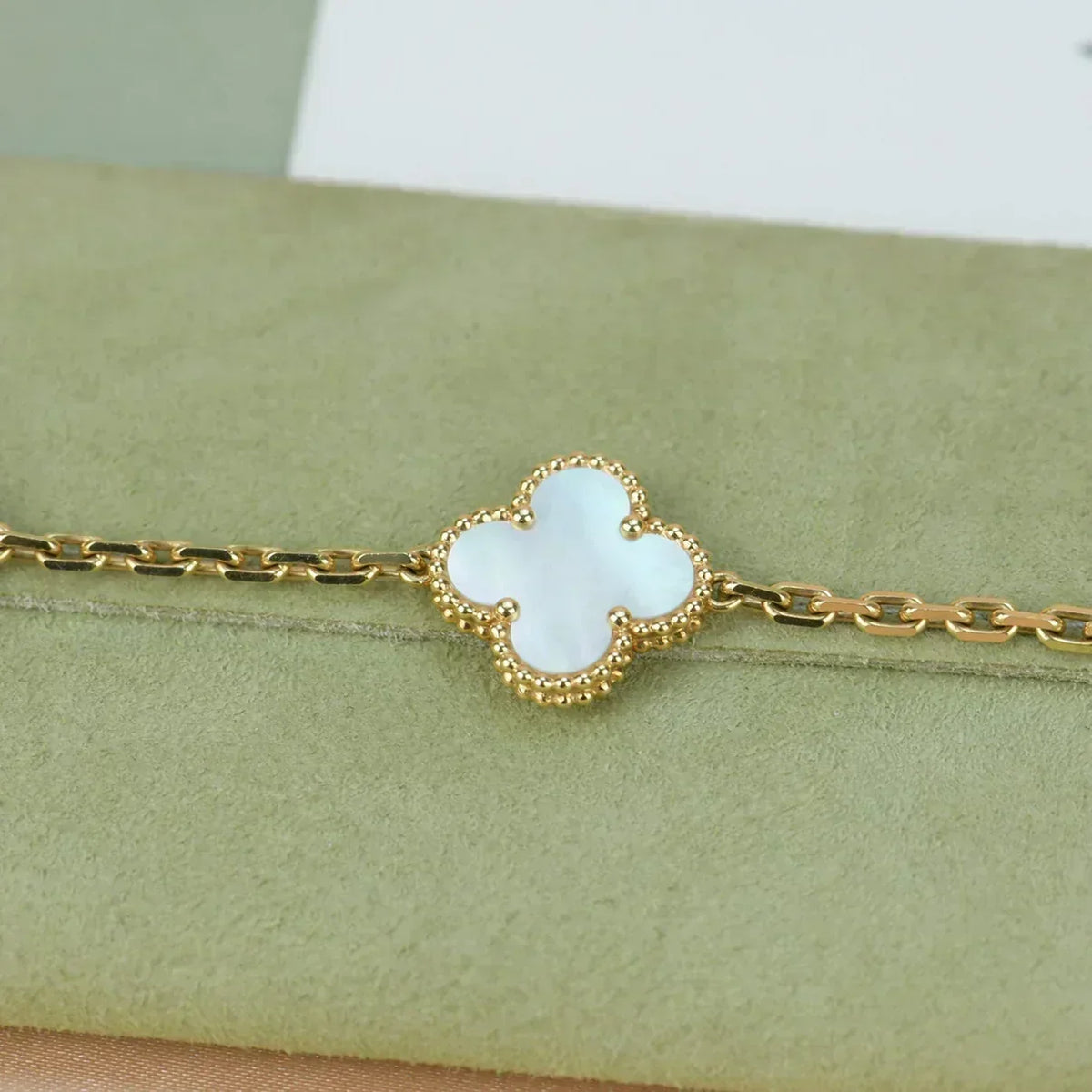 [⭐Seralia]CLOVER WHITE PEARL MOP 5 MOTIF BRACELET COLLECTION