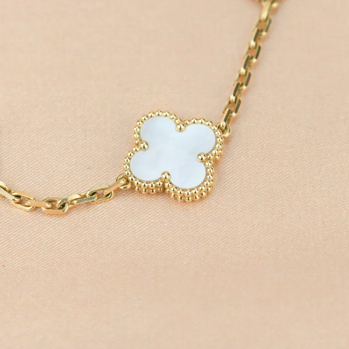 [⭐Seralia]CLOVER WHITE PEARL MOP 5 MOTIF BRACELET COLLECTION
