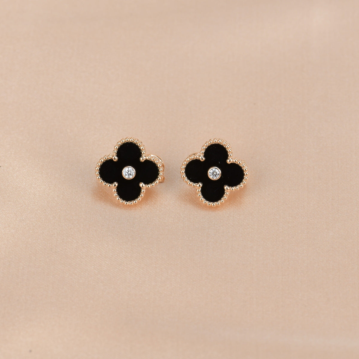 [⭐Seralia]CLOVER MEDIUM 1 MOTIFS ONYX DIAMOND EARRINGS