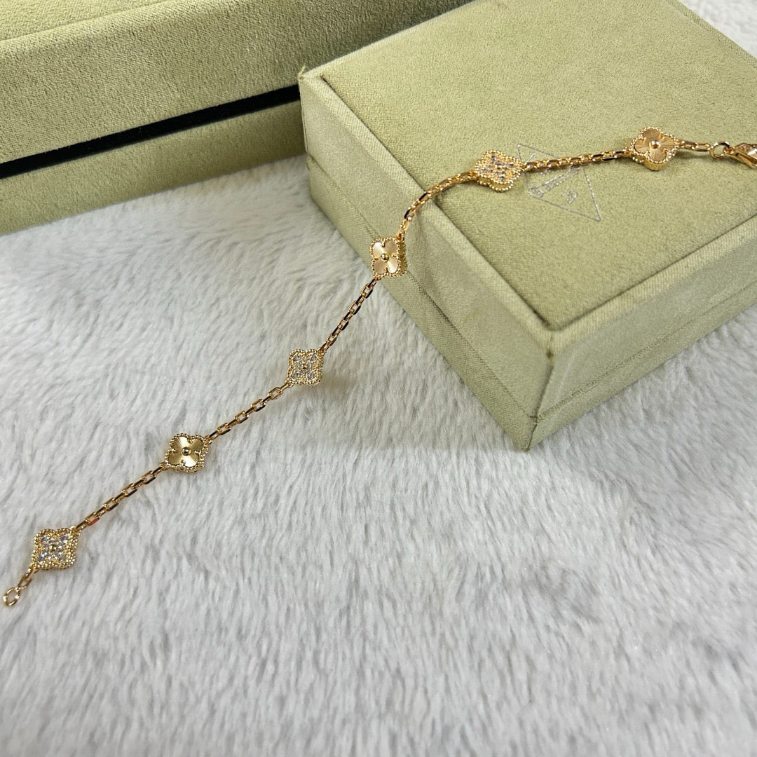 [⭐Seralia]CLOVER 6 MOTIF DIAMOND LASER BRACELET