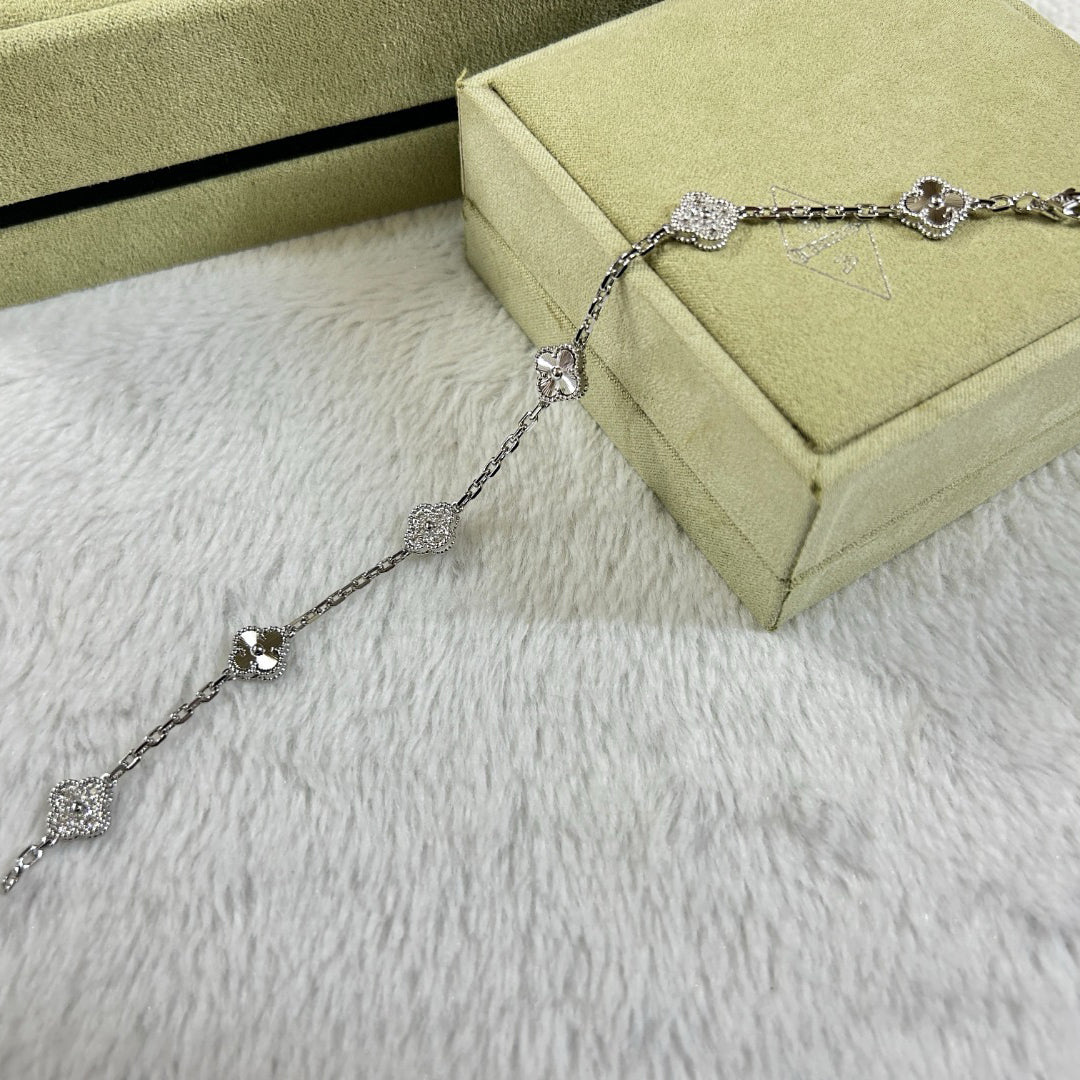 [⭐Seralia]CLOVER 6 MOTIF DIAMOND LASER BRACELET