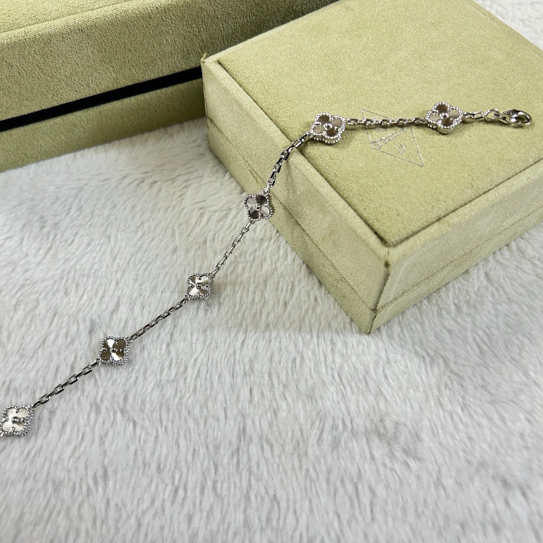 [⭐Seralia]CLOVER 6 MOTIF DIAMOND BRACELET