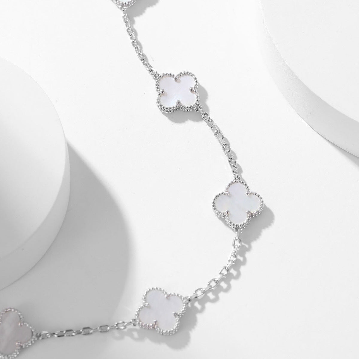 [⭐Seralia]CLOVER 10 MOTIFS WHITE MOTHER OF PEARL NECKLACE