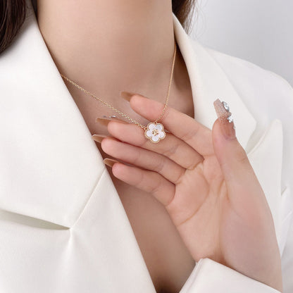 [⭐Seralia]LUCKY  WHITE MOP  PLUM BLOSSOM NECKLACE