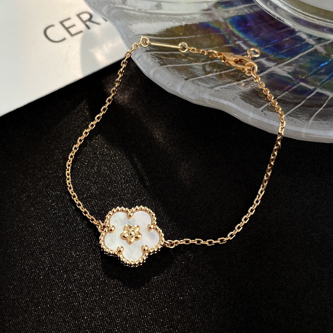 [⭐Seralia]LUCKY WHITE MOP PLUM BLOSSOM  BRACELET
