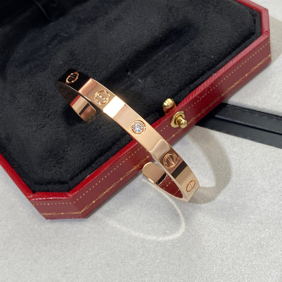 [⭐Seralia]LOVE BRACELET 6.1MM 1 DIAMOND OPEN CUFF
