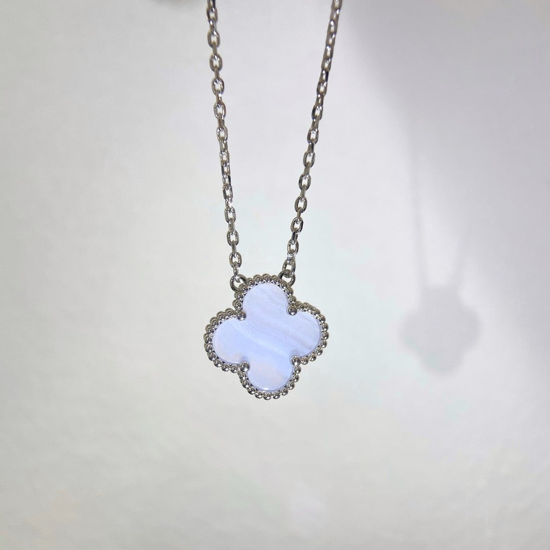 [⭐Seralia]CLOVER 15MM BLUE CHALCEDONY NECKLACE SILVER