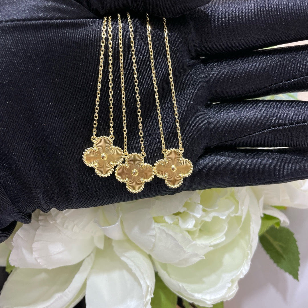 [⭐Seralia]CLOVER 15MM LASER NECKLACE