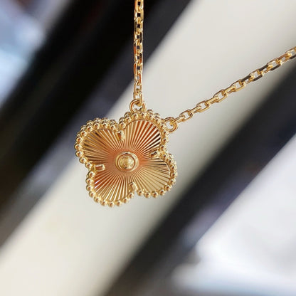 [⭐Seralia]CLOVER 15MM LASER NECKLACE