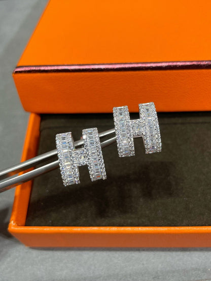 [⭐Seralia]H STUD EARRINGS WITH SILVER DIAMONDS