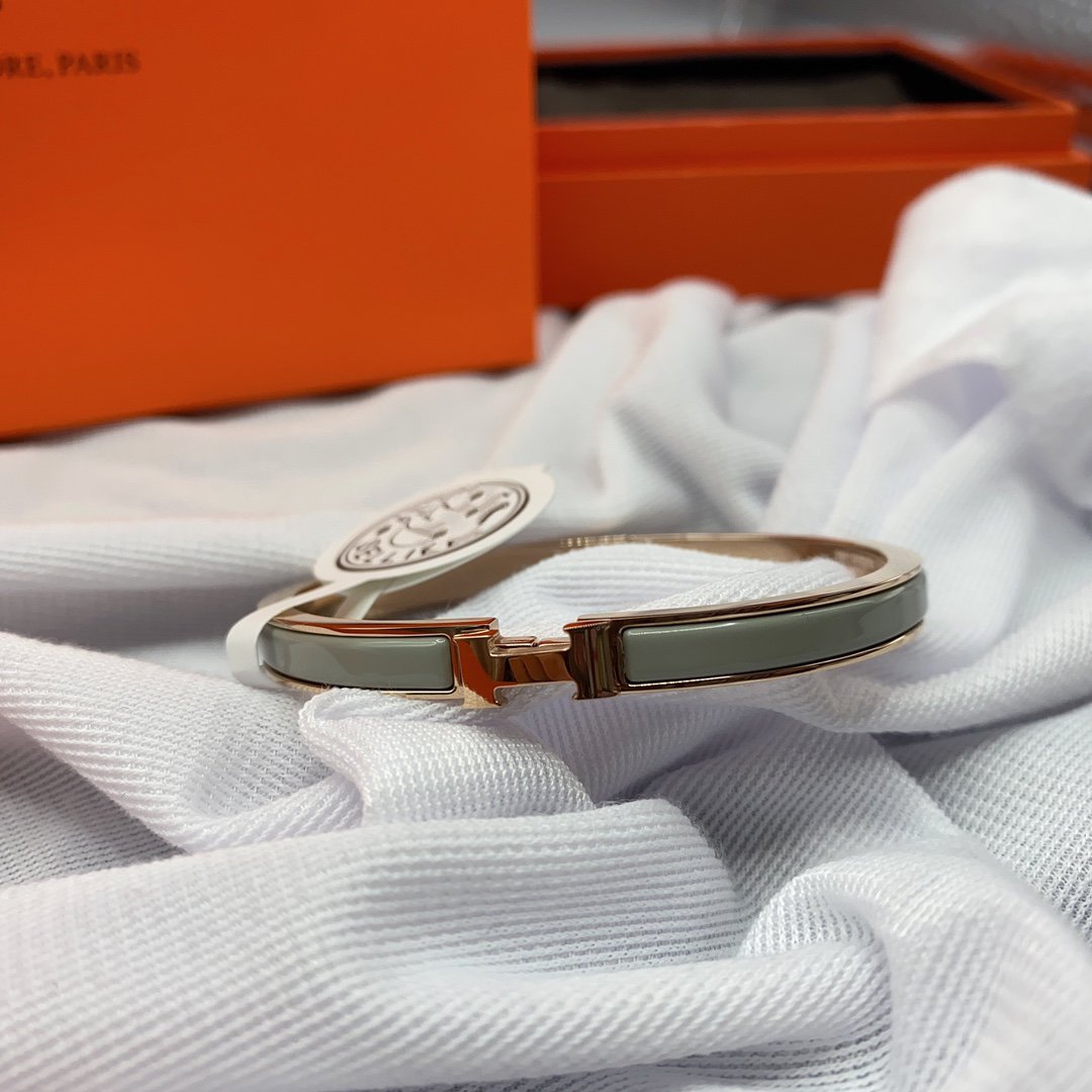 [⭐Seralia]CLASSIC HM CLIC GREEN 8MM ENAMEL BRACELET
