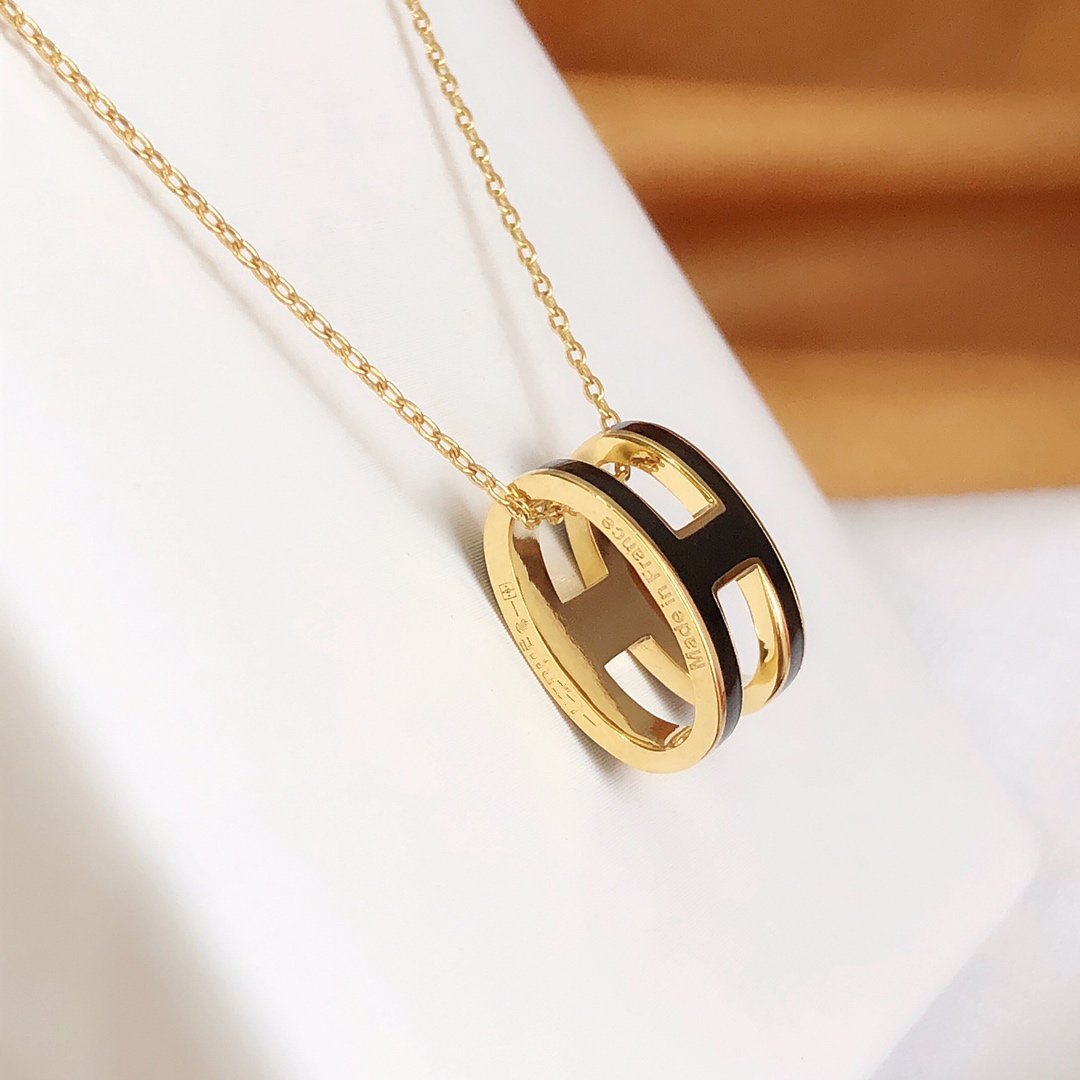 [⭐Seralia]HM CLIC BLACK ENAMEL GOLD NECKLACE