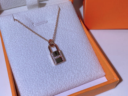 [⭐Seralia]HM ADVANCED NICHE LOCK HEAD NECKLACE DIAMONDS