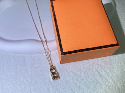 [⭐Seralia]HM ADVANCED NICHE LOCK HEAD NECKLACE DIAMONDS