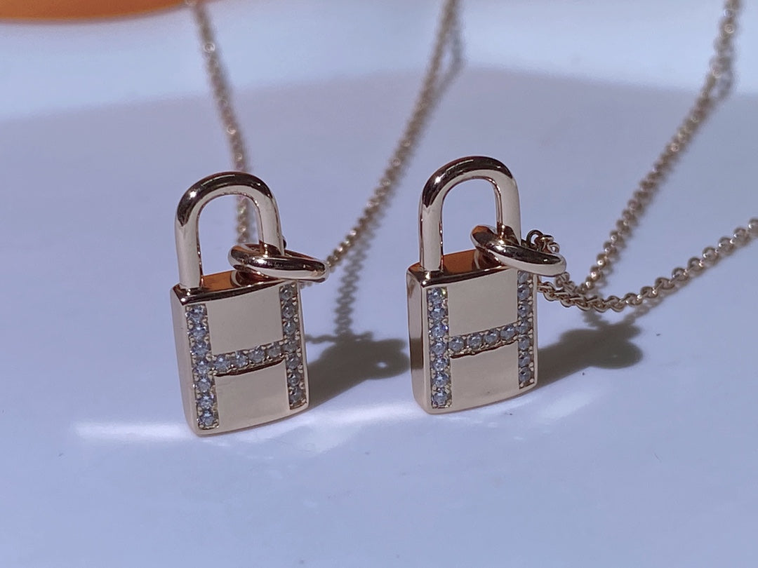 [⭐Seralia]HM ADVANCED NICHE LOCK HEAD NECKLACE DIAMONDS
