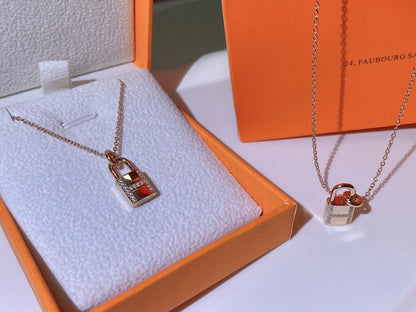 [⭐Seralia]HM ADVANCED NICHE LOCK HEAD NECKLACE DIAMONDS