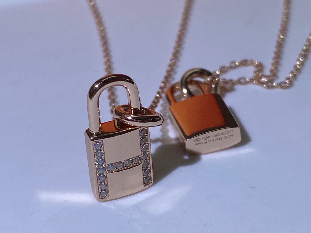[⭐Seralia]HM ADVANCED NICHE LOCK HEAD NECKLACE DIAMONDS