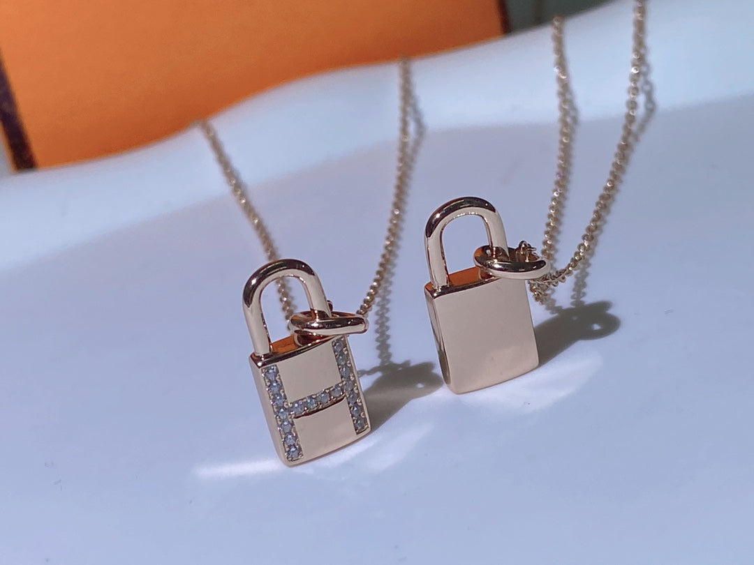 [⭐Seralia]HM ADVANCED NICHE LOCK HEAD NECKLACE DIAMONDS